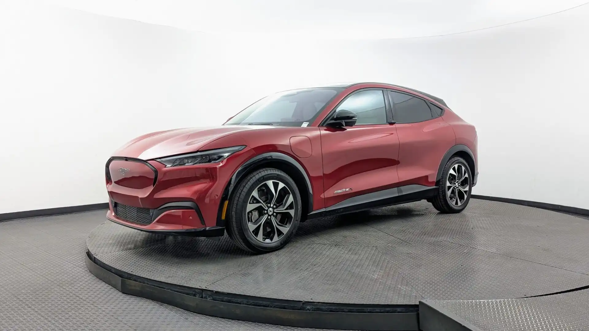 2022 Ford Mustang-Mach-e Premium's photo