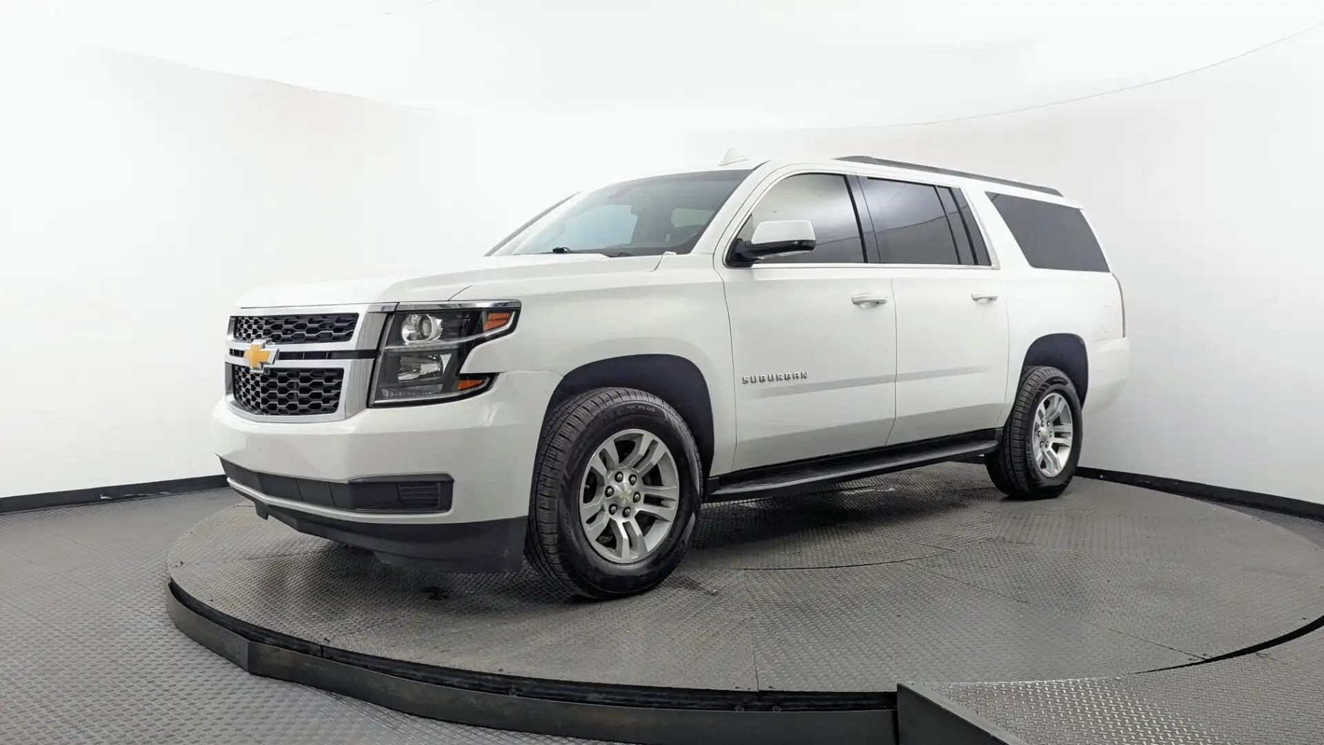 2018 Chevrolet Suburban 2WD 1500 LS's photo