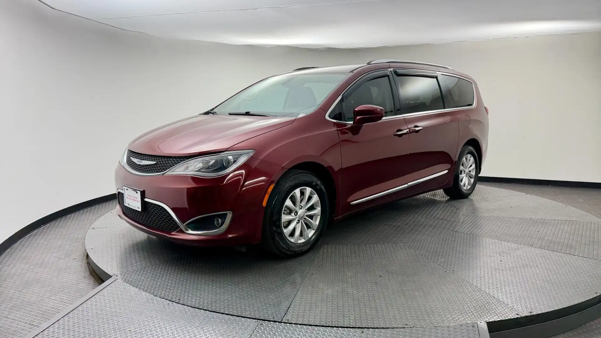 2019 Chrysler Pacifica Touring L's photo