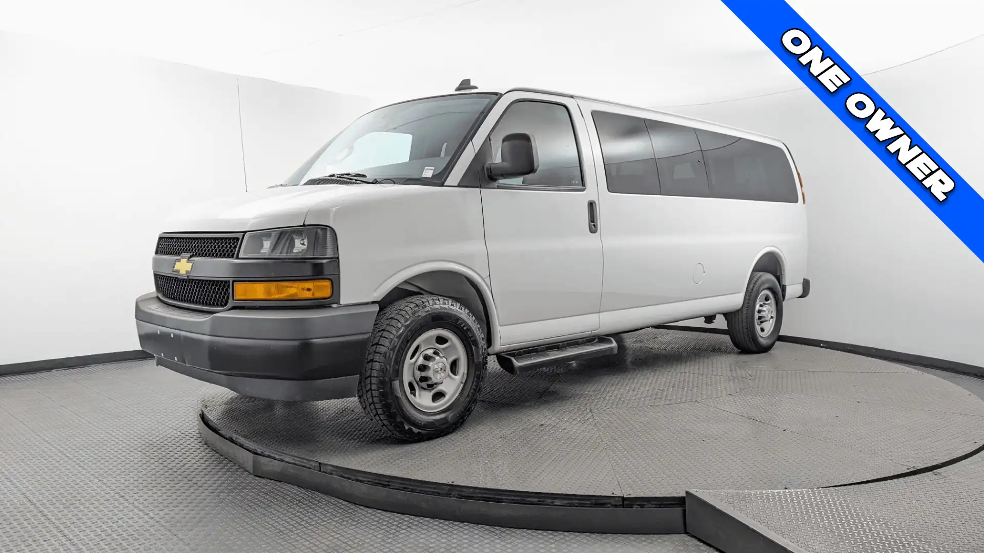 2023 Chevrolet Express 3500 LS Extended's photo