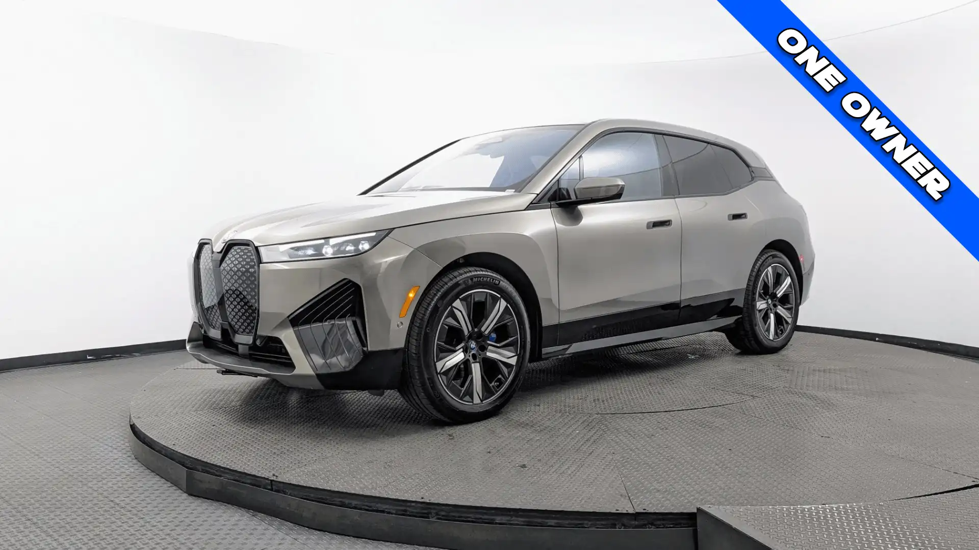2023 BMW iX xDrive50's photo