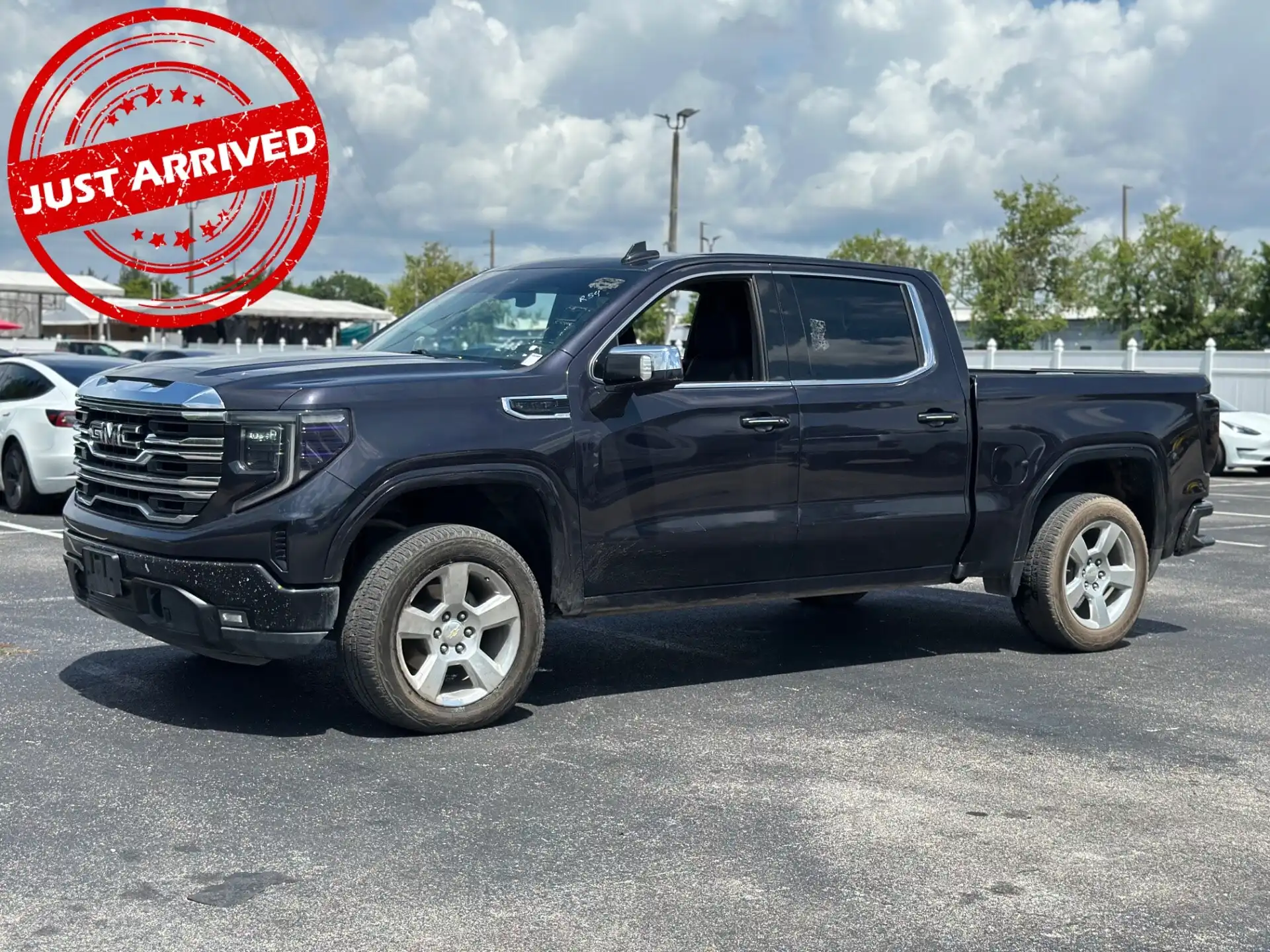 2023 GMC Sierra 4WD Crew Cab Short Box SLT's photo