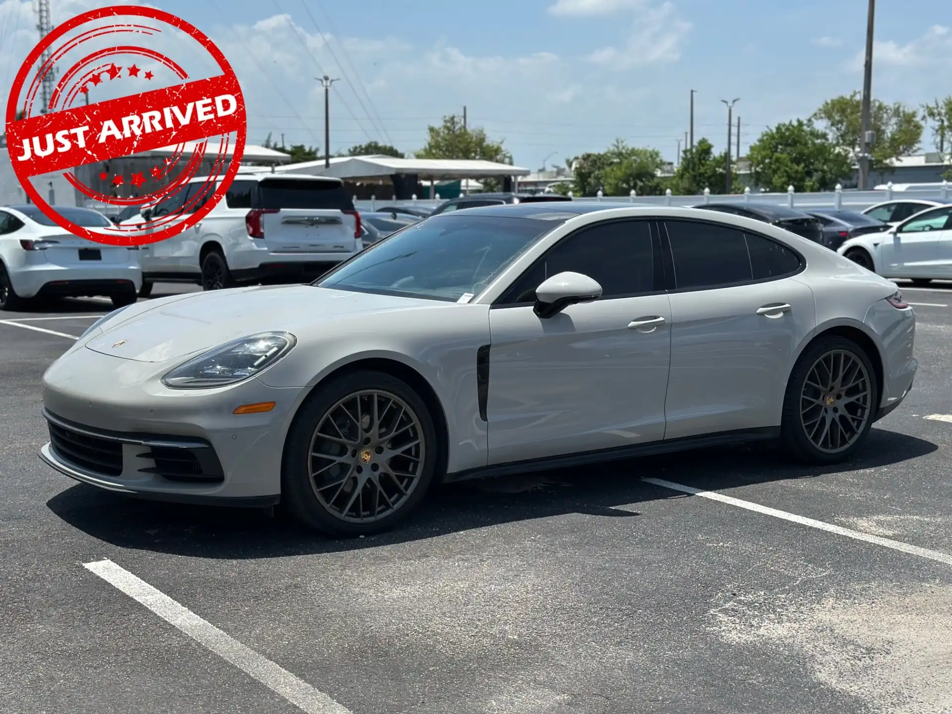 2017 Porsche Panamera 4S's photo
