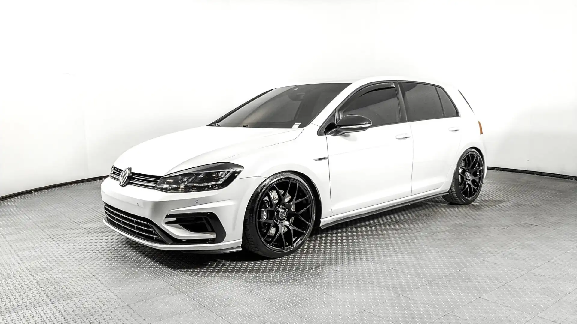 2018 Volkswagen Golf R w/DCC & Navigation 4-door DSG's photo