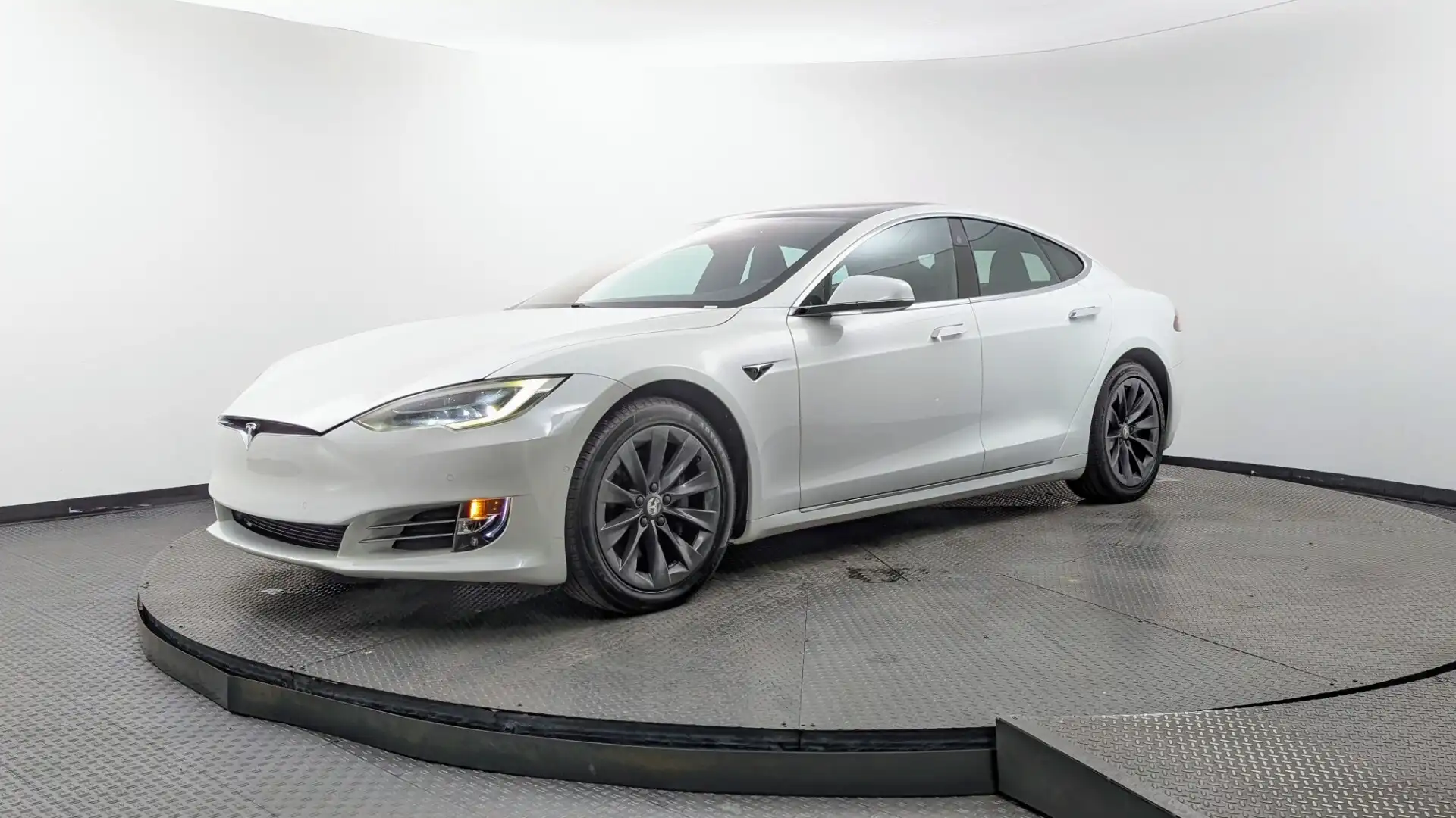 2019 Tesla Model S 100D's photo