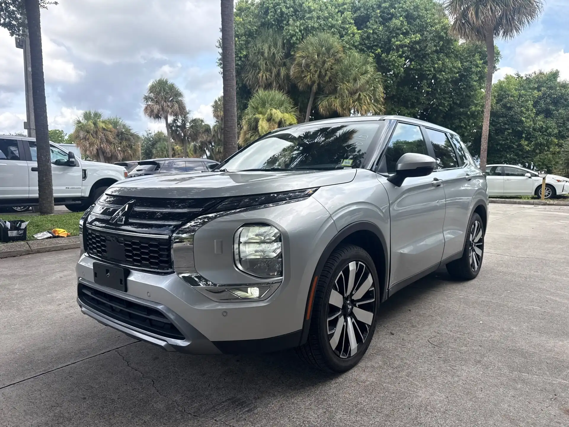 2025 Mitsubishi Outlander SE S-AWC's photo