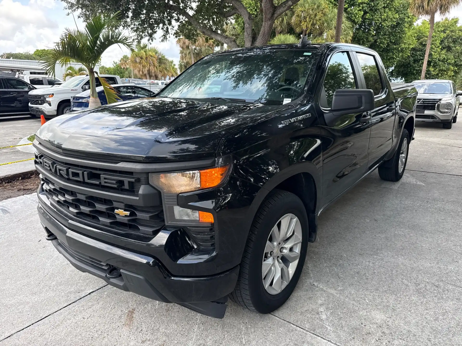 2023 Chevrolet Silverado 1500 Custom Crew Cab Short Box's photo