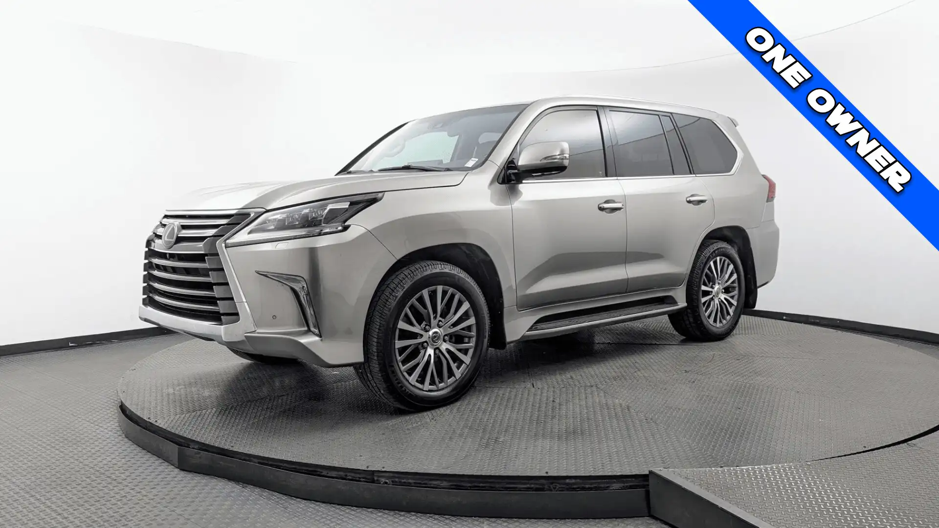 2018 Lexus LX 600 570 TWO-ROW's photo