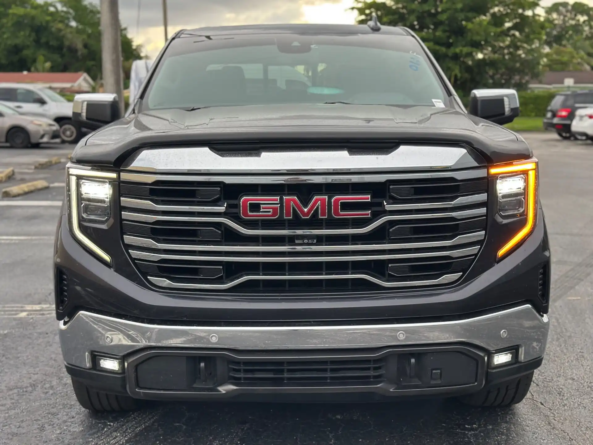 2022 GMC Sierra 4WD Crew Cab Short Box SLT's photo