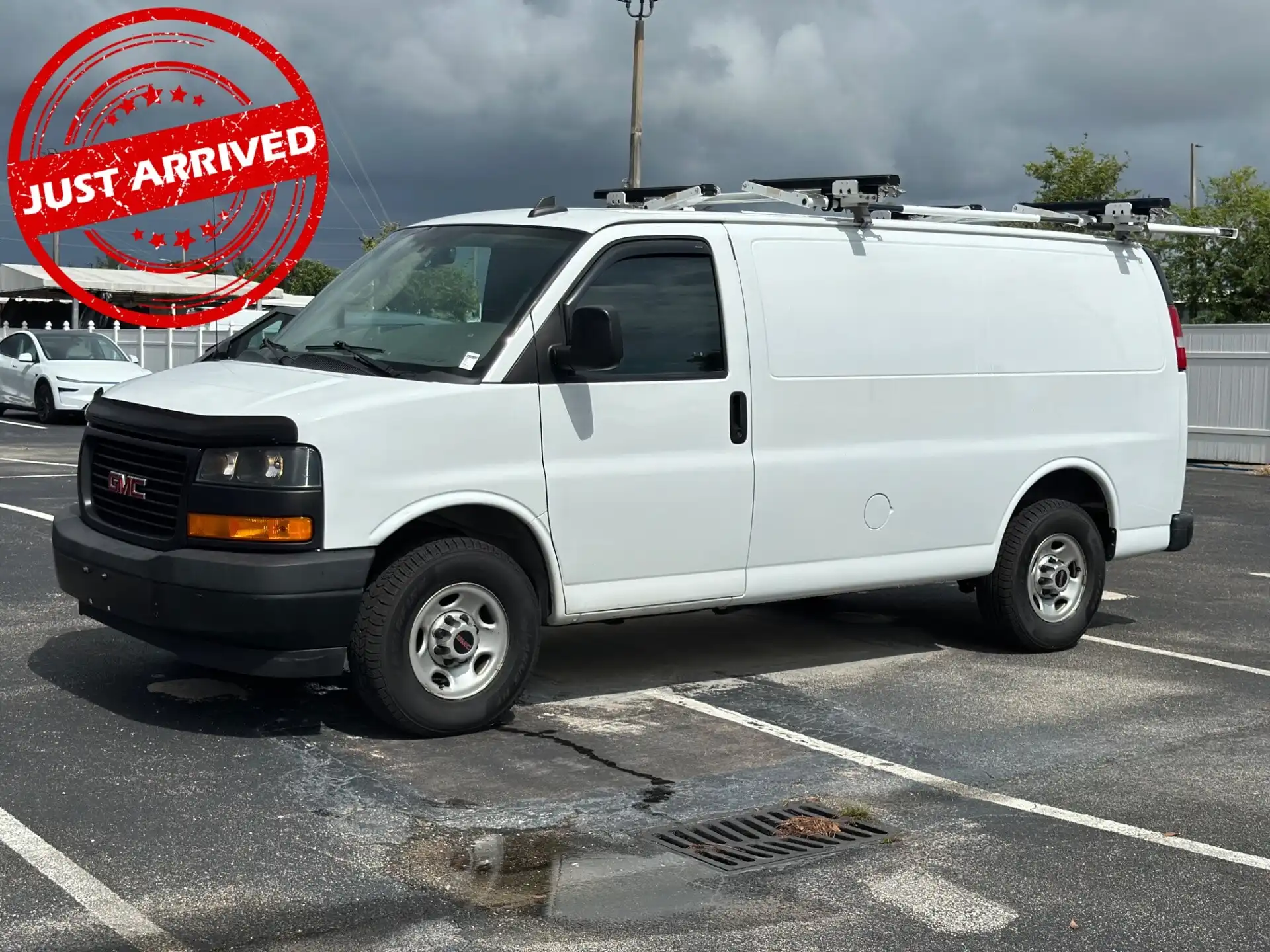 2023 GMC Savana 2500's photo