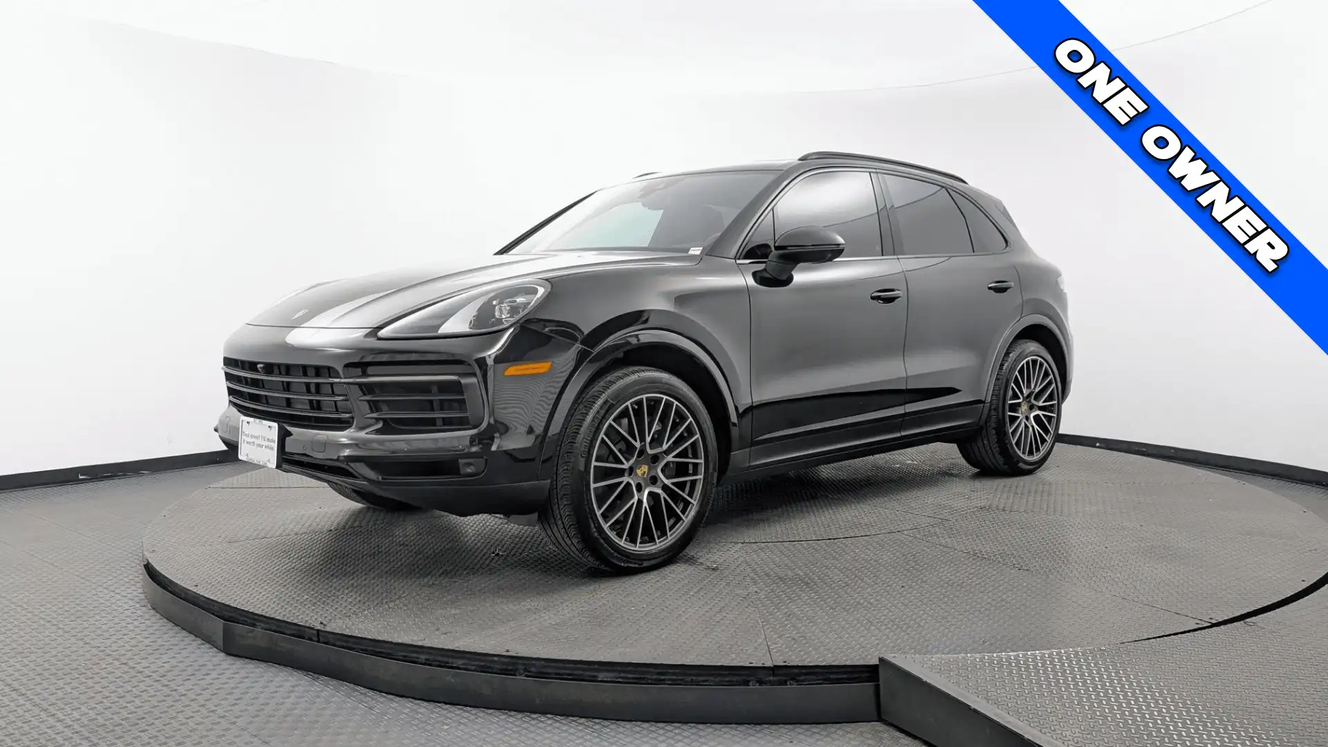 2023 Porsche Cayenne Platinum Edition's photo