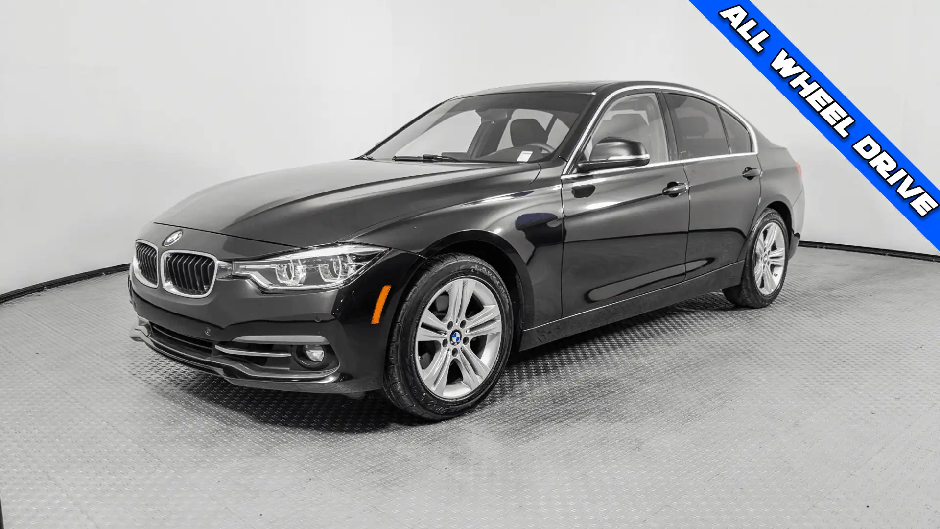 2017 BMW 3 Series 330i xDrive Sedan's photo