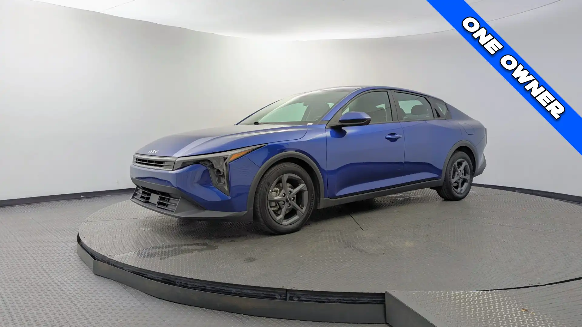 2025 Kia K4 LXS Auto's photo