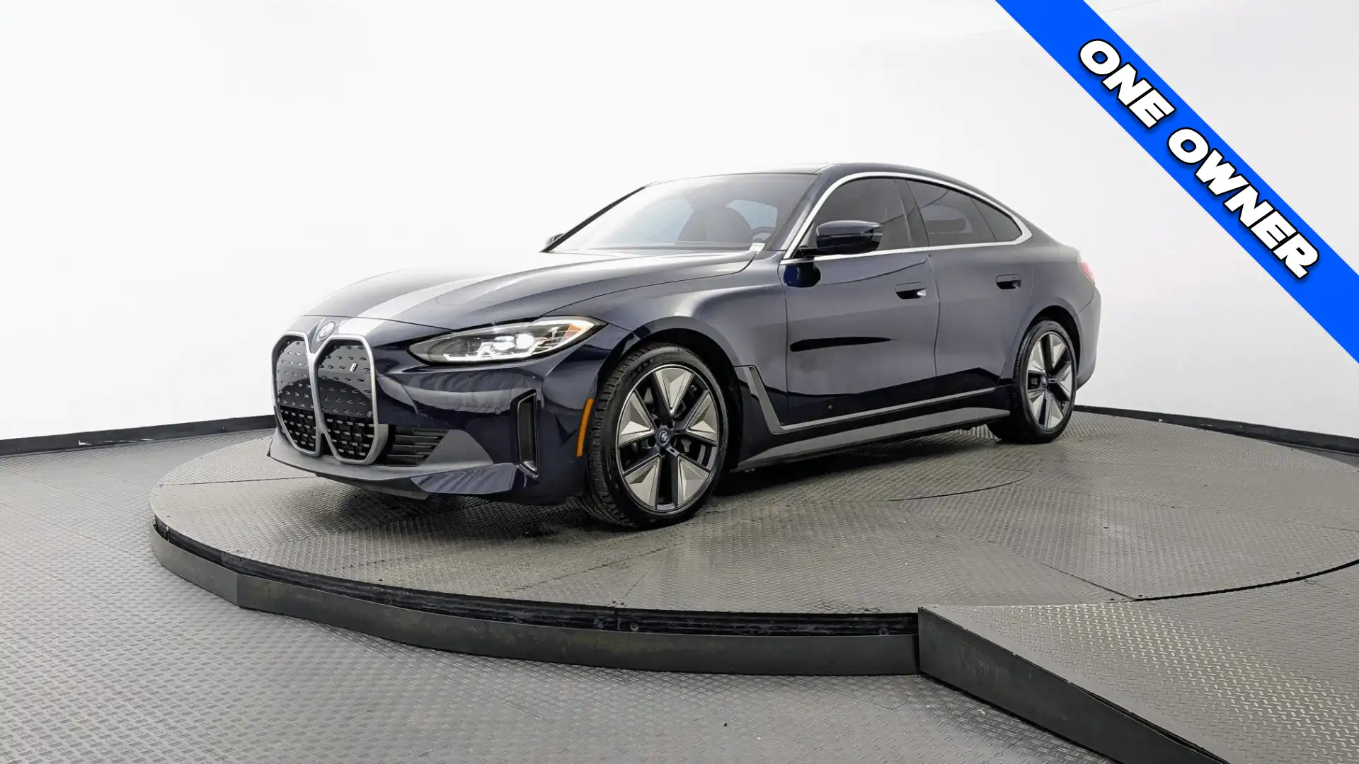 2023 BMW i4 eDrive40's photo