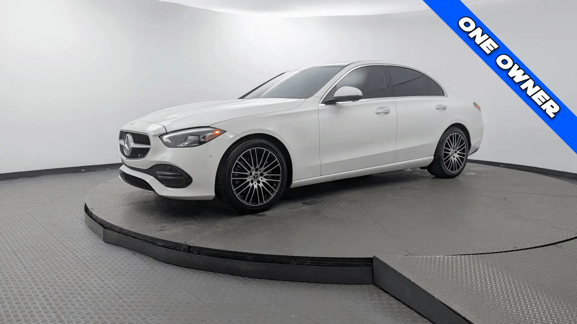 2023 Mercedes-Benz C-Class C300's photo