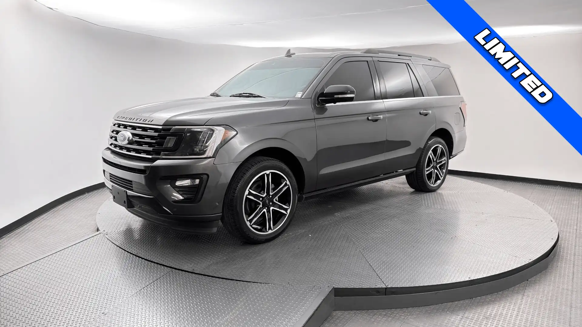 2021 Ford Expedition Limited's photo