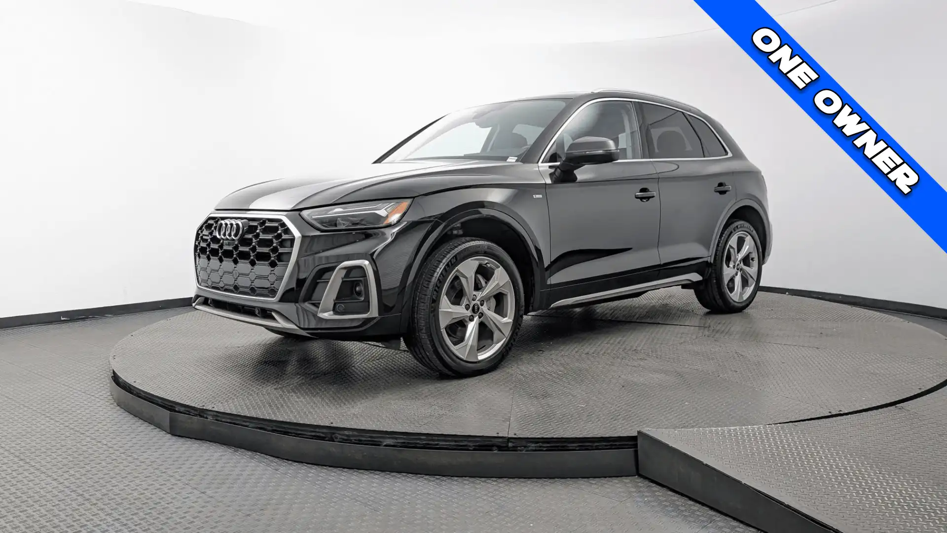 2023 Audi Q5 45 Premium Plus's photo