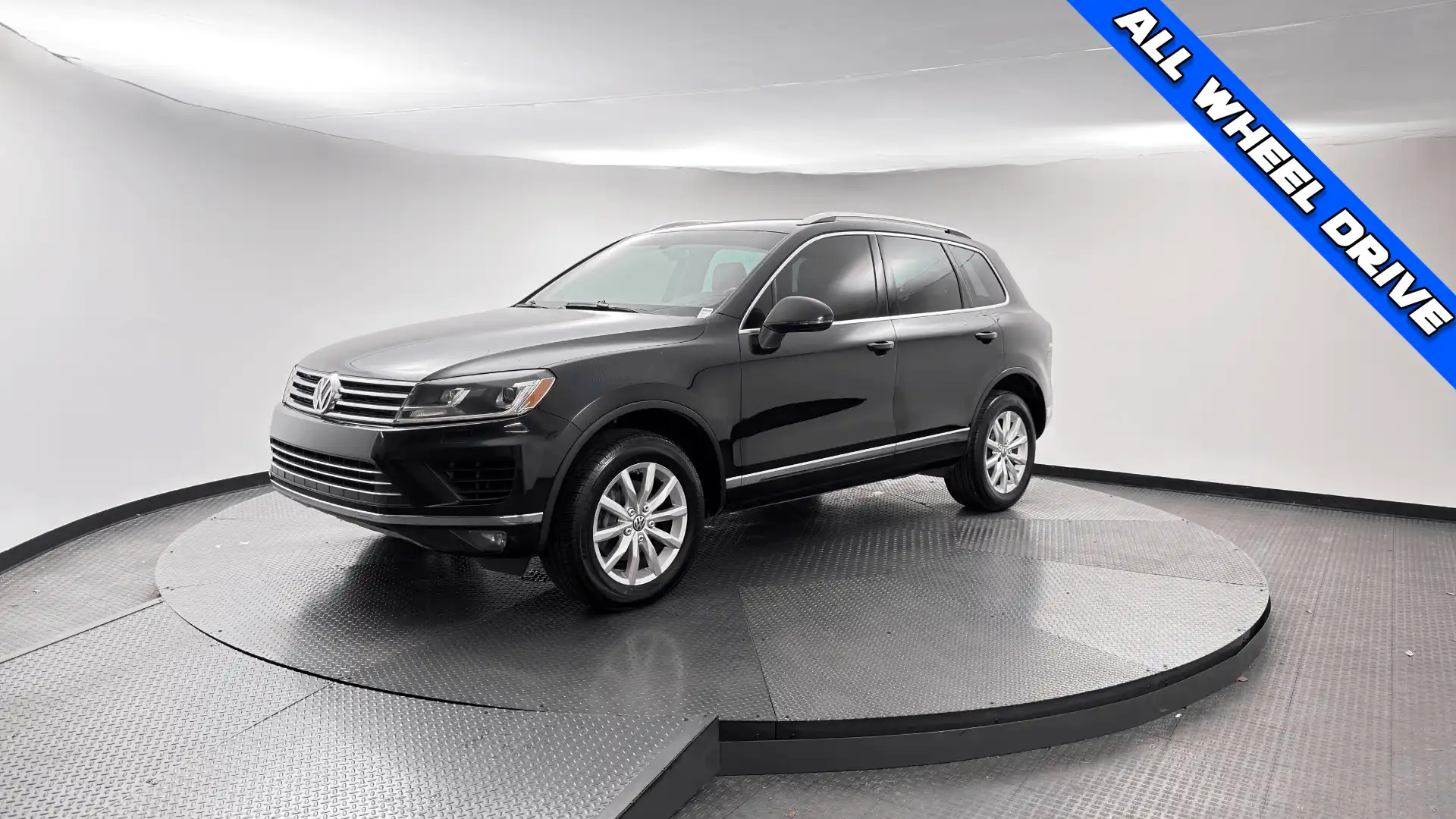 2015 Volkswagen Touareg V6 Sport's photo