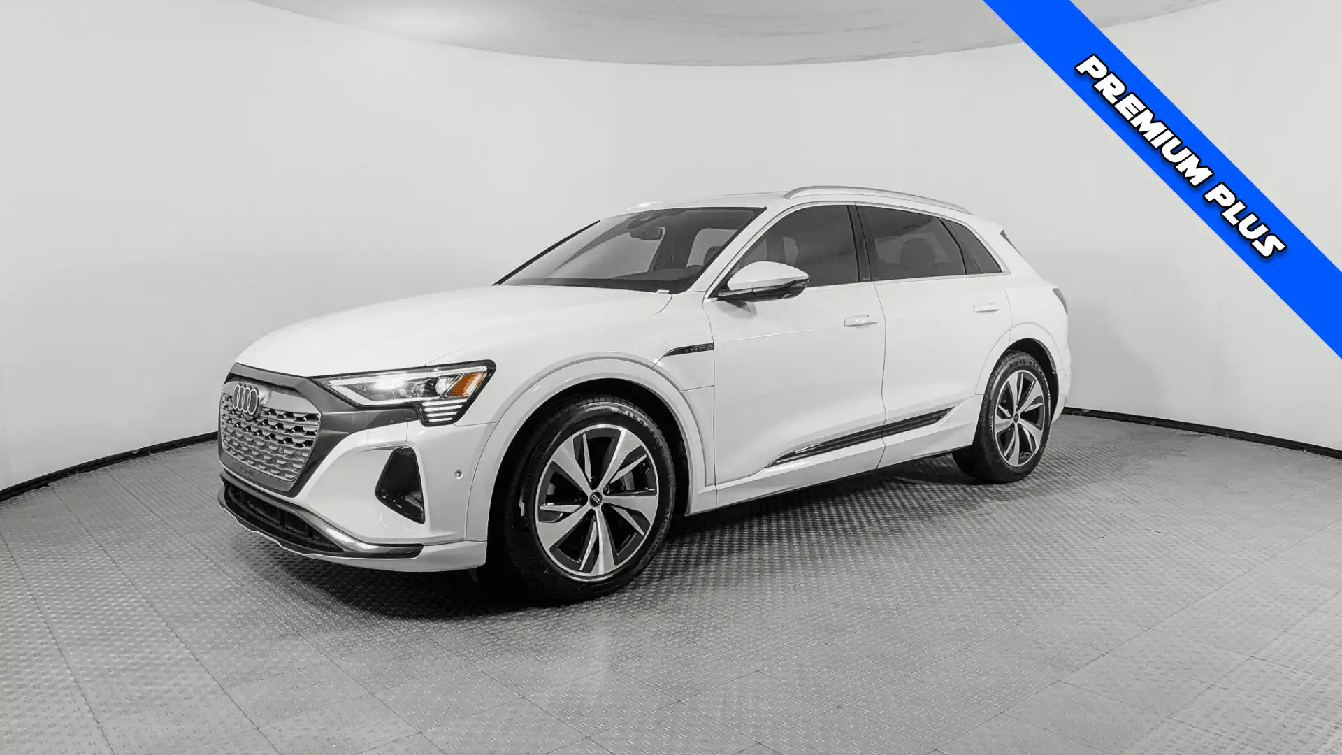 2024 Audi Q8 e-tron 114 kWh Premium Plus quattro 55's photo