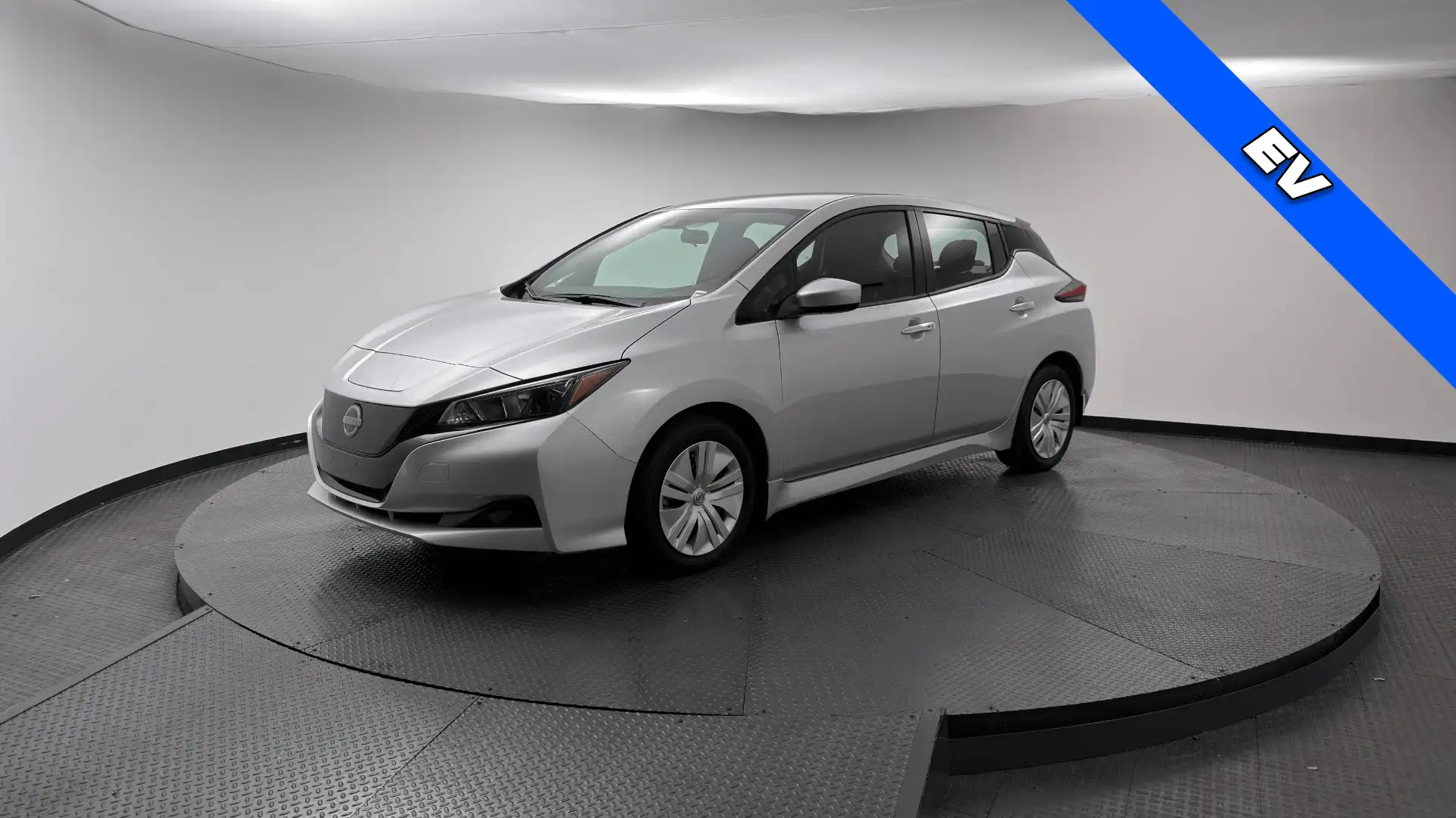2025 Nissan Leaf S's photo