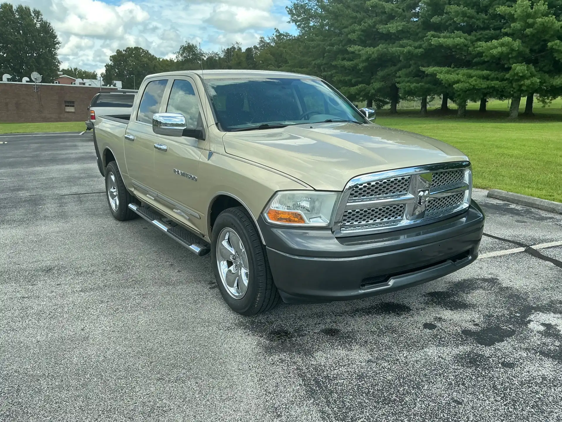 2011 RAM 1500 ST 4WD Crew Cab's photo
