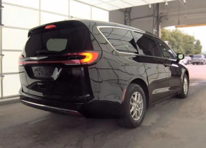 2025 Chrysler Pacifica Select photo 4