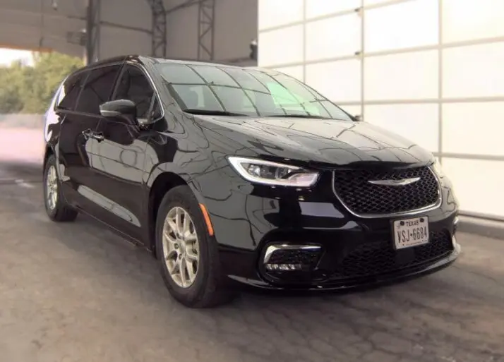 2025 Chrysler Pacifica Select photo 3
