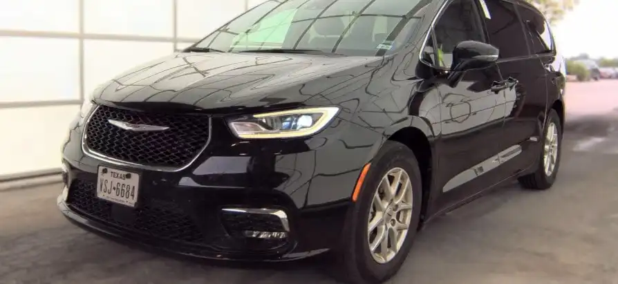 2025 Chrysler Pacifica Select's photo