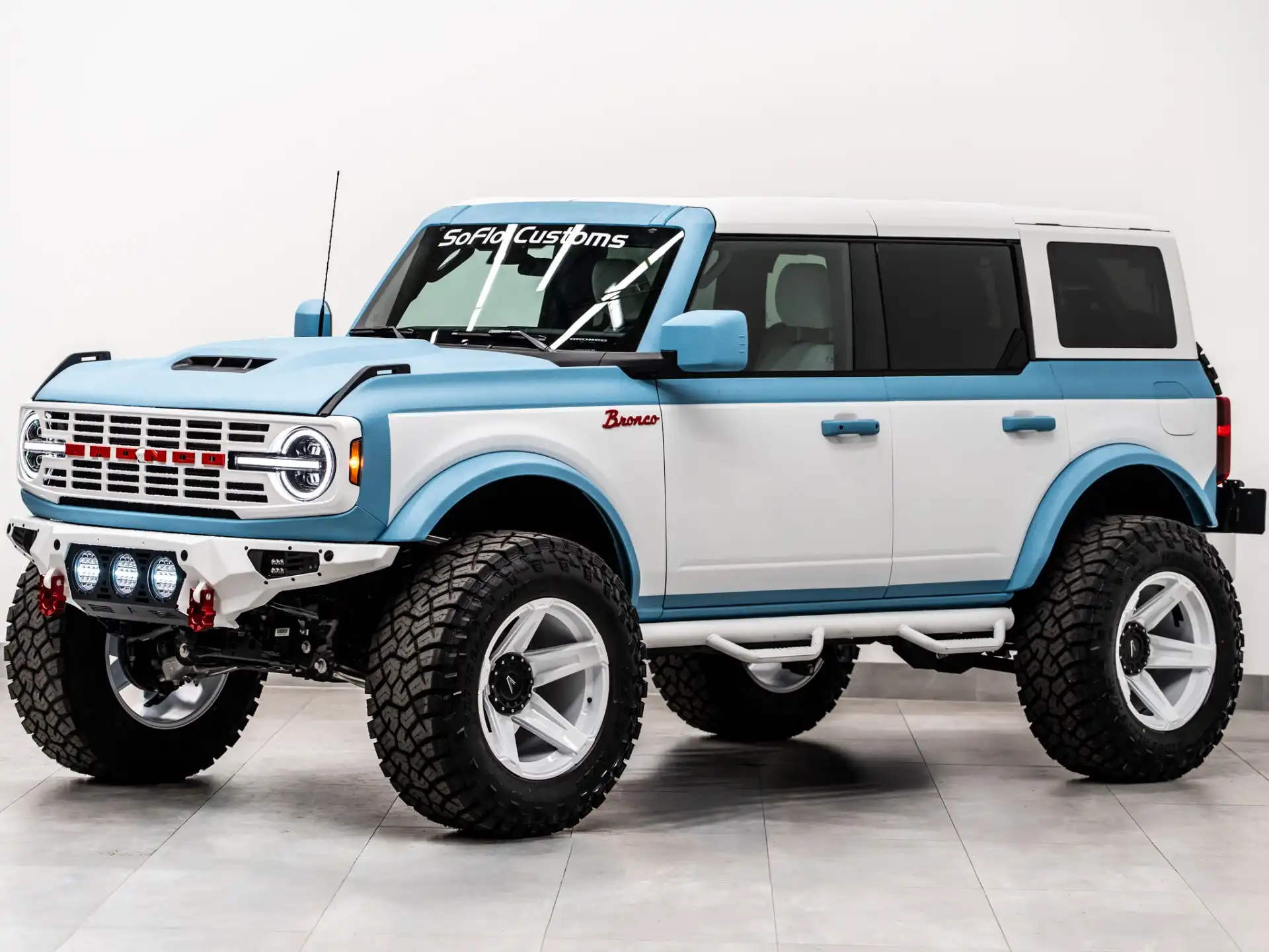 2025 Ford Bronco Base 4WD's photo