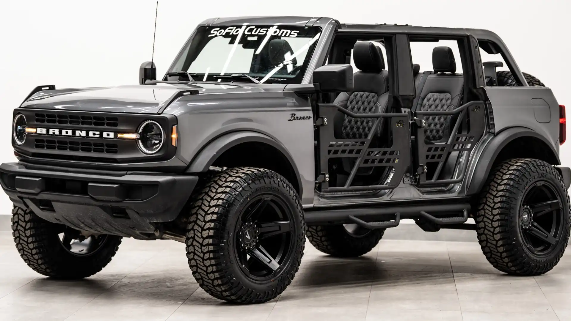 2025 Ford Bronco Base 4WD's photo
