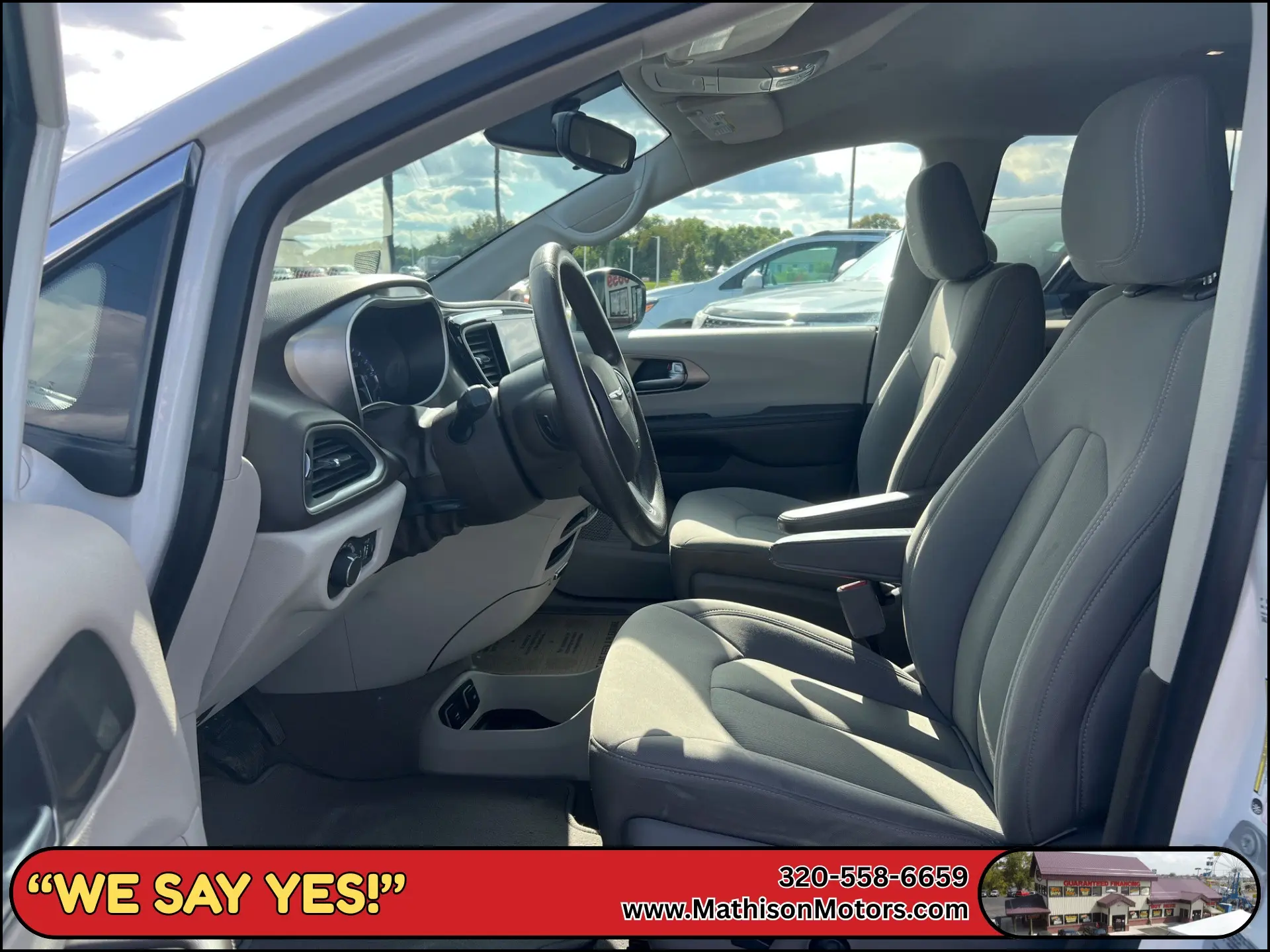 2017 Chrysler Pacifica Touring photo 5