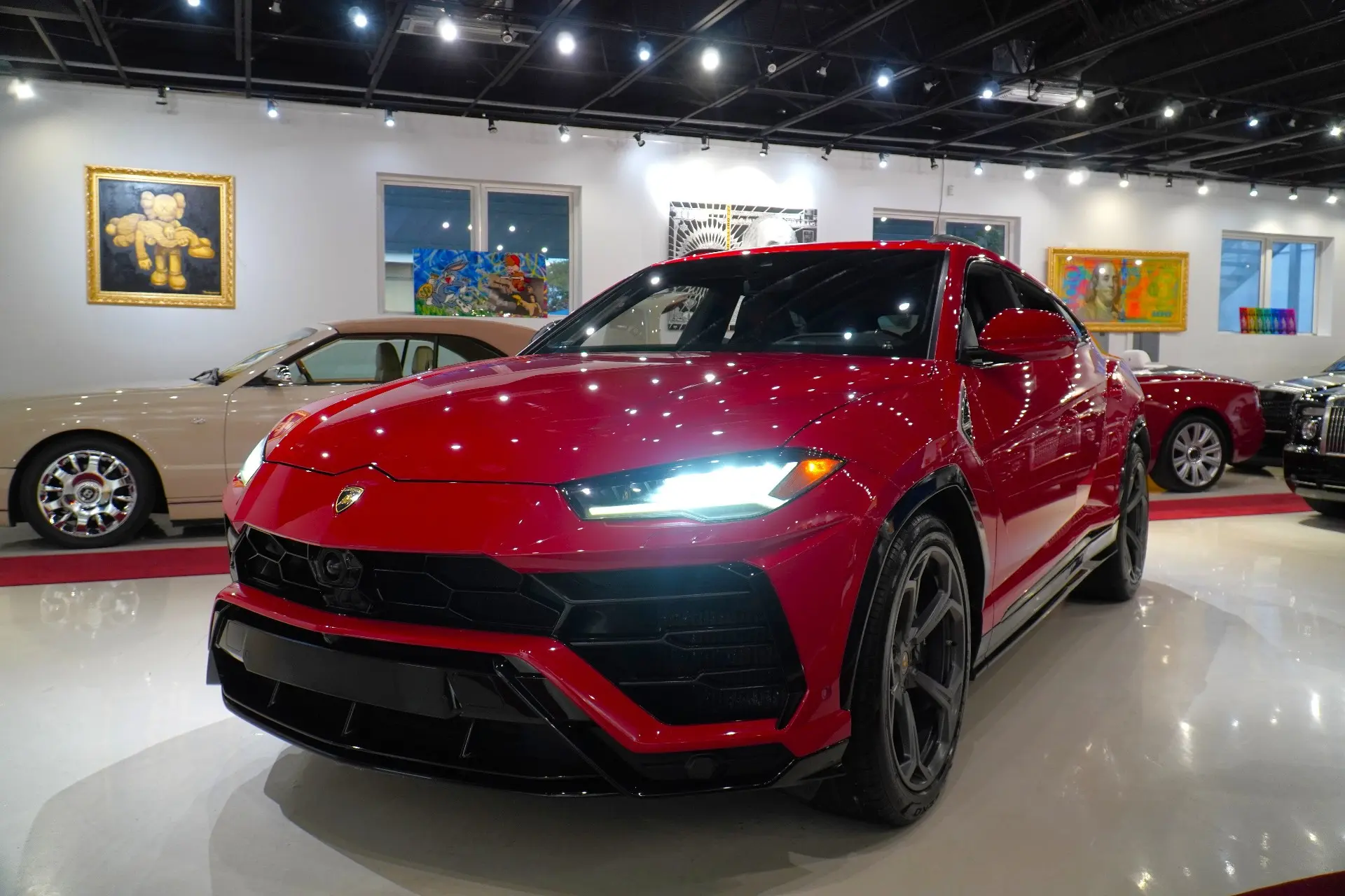 2019 Lamborghini Urus Base photo 3