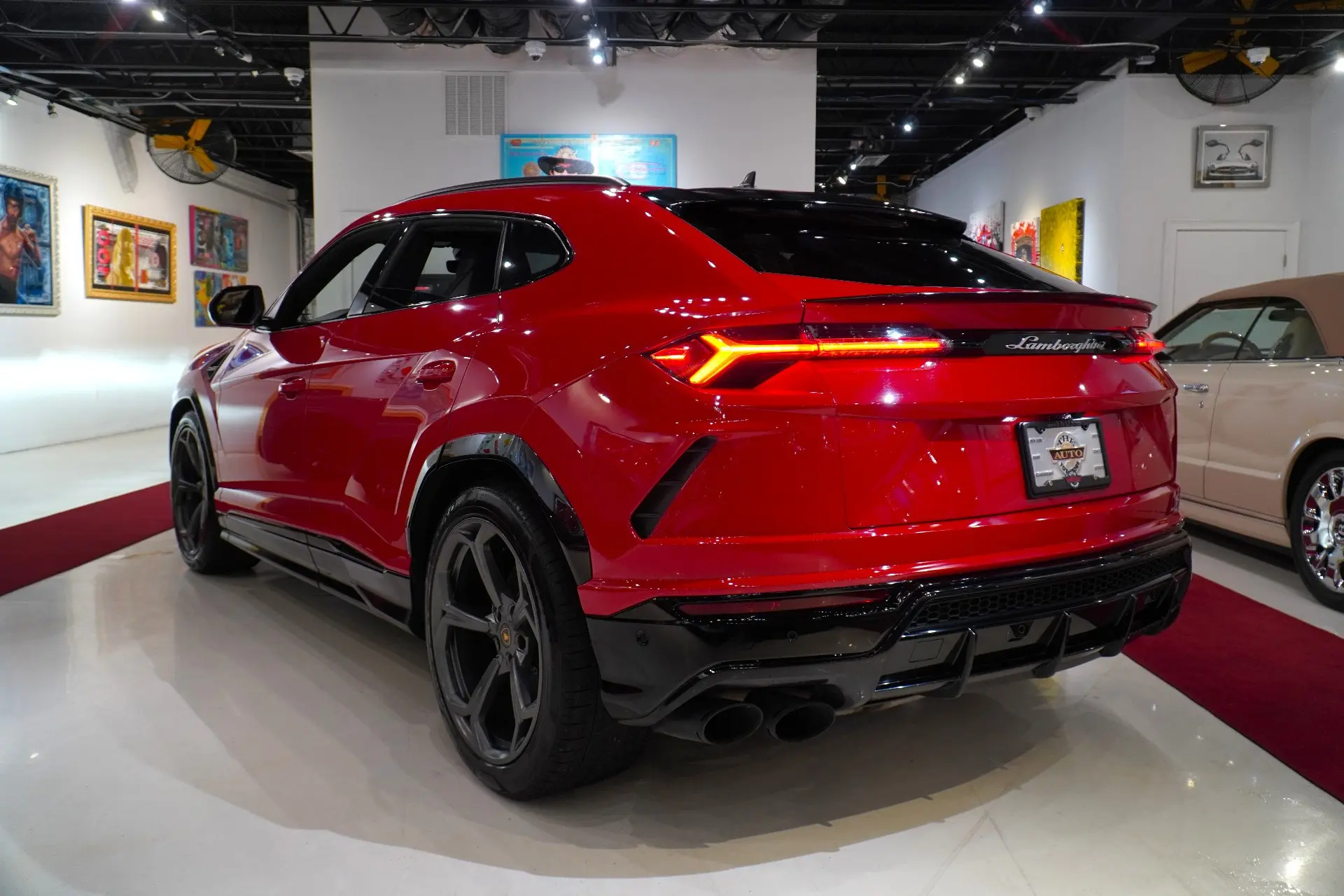2019 Lamborghini Urus Base photo 5