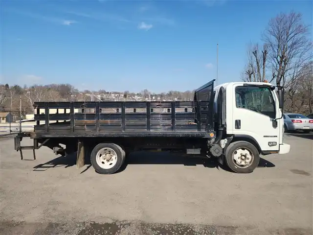 2013 Isuzu NPR-HD's photo
