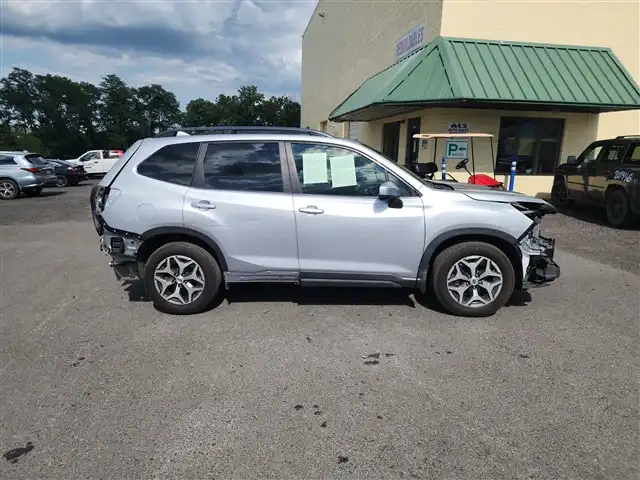 2020 Subaru Forester Premium's photo
