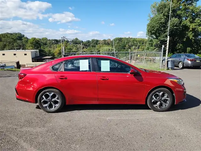 2019 Kia Forte LXS Auto's photo