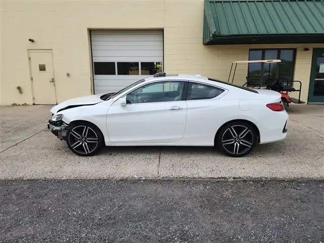2017 Honda Accord Touring Auto's photo