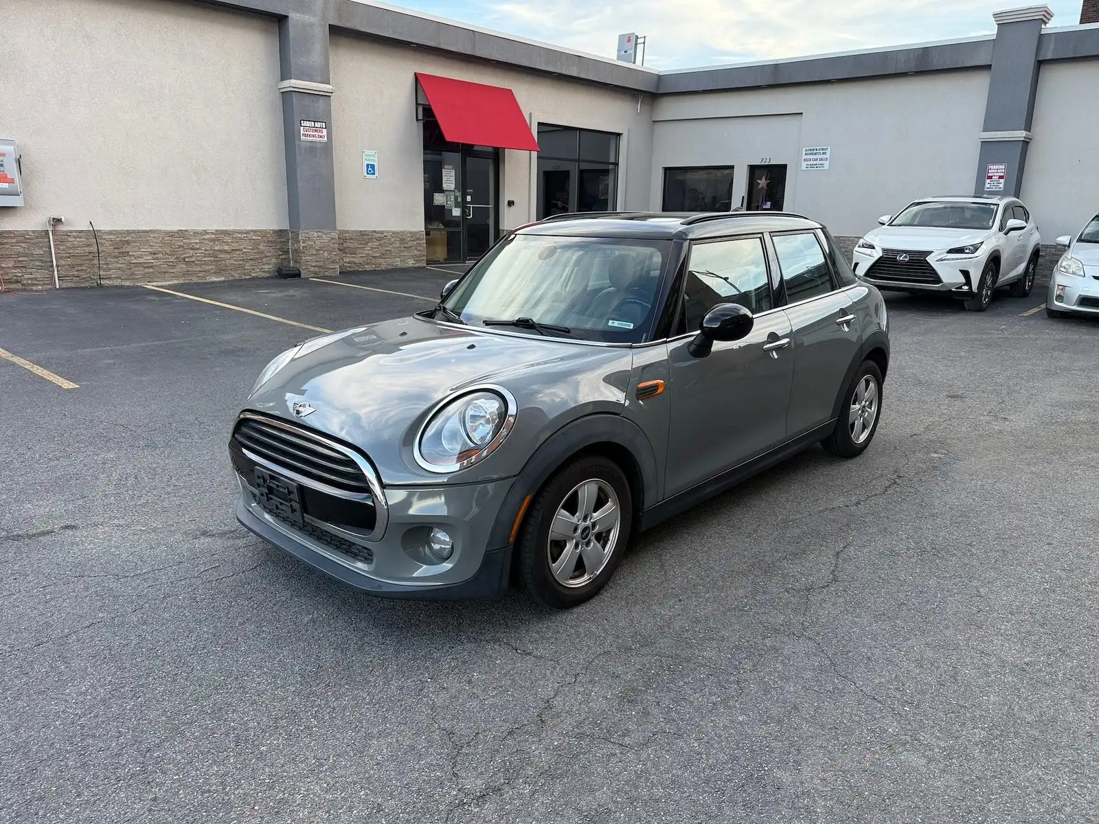 2018 MINI Cooper 4 Door's photo