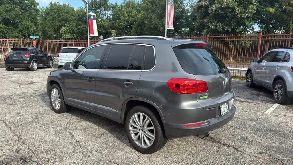 2014 Volkswagen Tiguan 2.0T S Auto photo 3