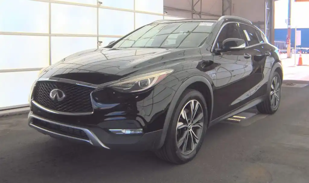 2019 INFINITI QX30 Essential's photo