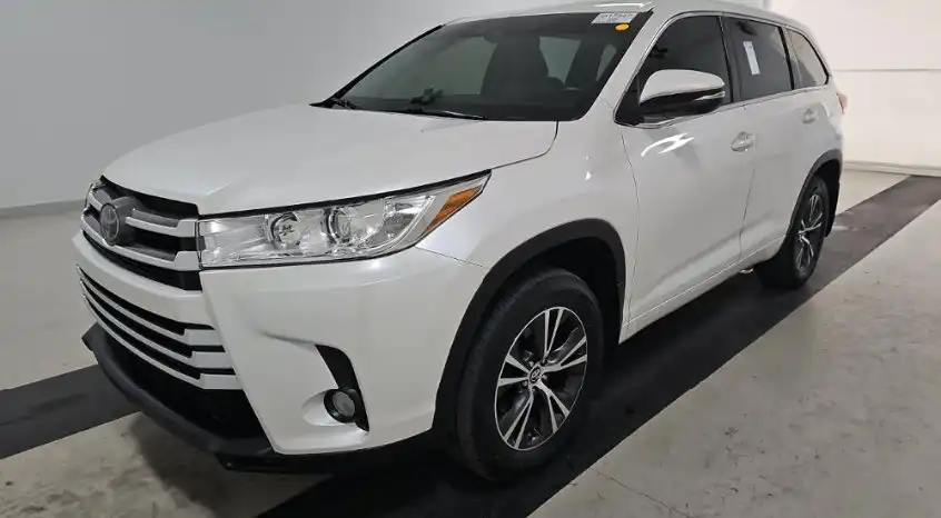2018 Toyota Highlander LE Plus 4x4 V6's photo