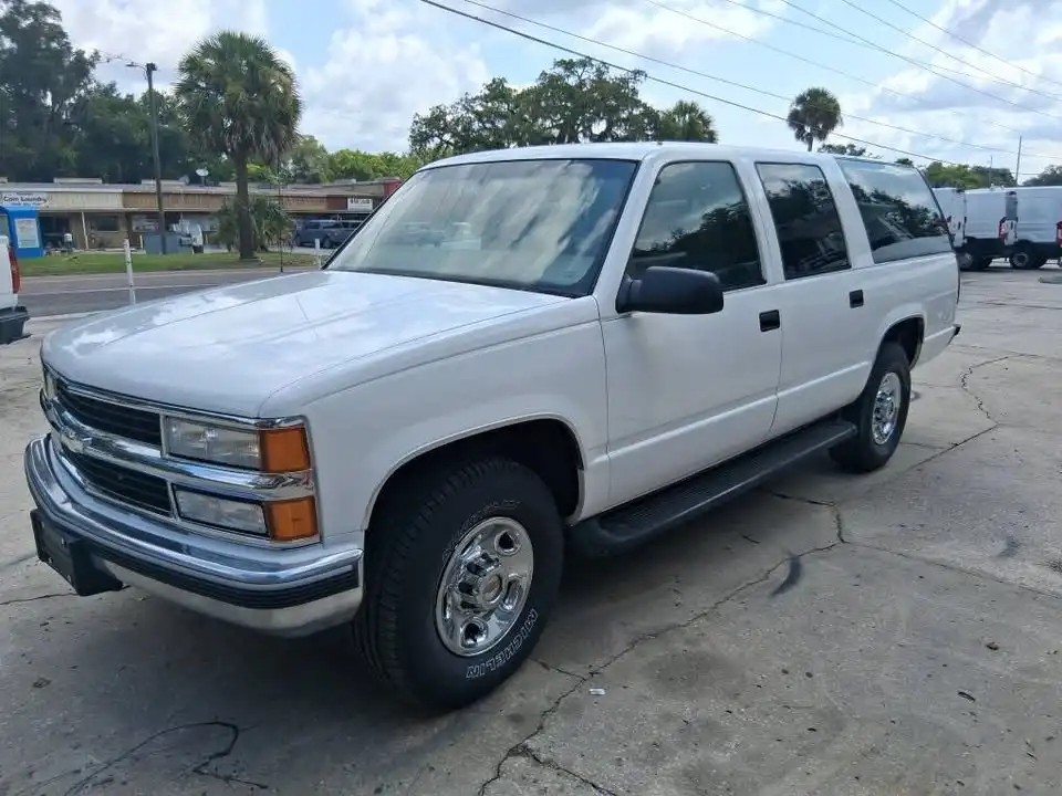 1997 Chevrolet Suburban C2500's photo