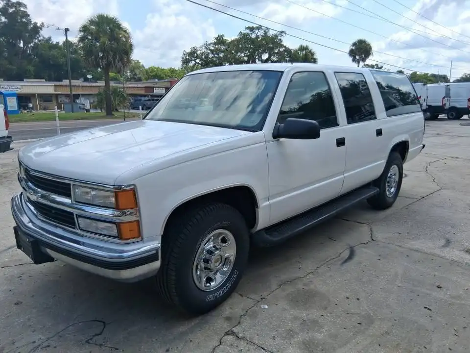 1997 Chevrolet Suburban C2500's photo