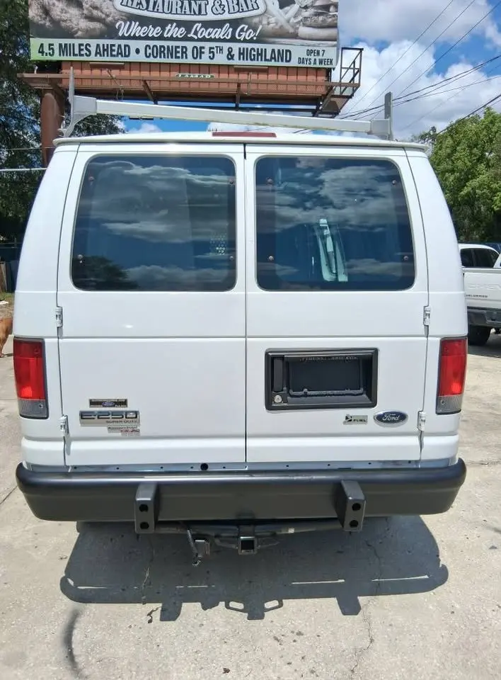 2014 Ford E-Series E-250 Van photo 5