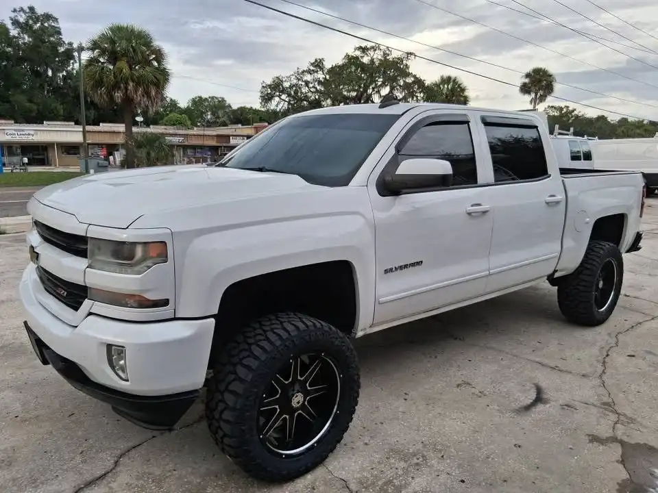 2018 Chevrolet Silverado 1500 LT 4WD Crew Cab Short Box's photo