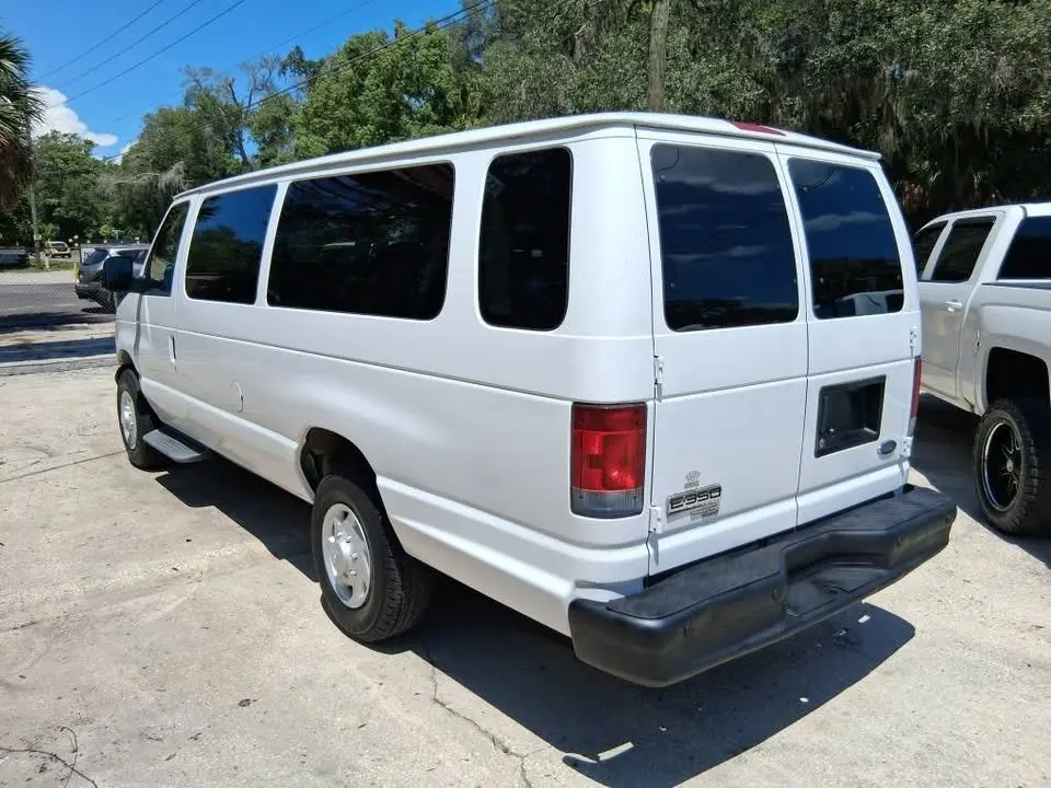 2007 Ford E-Series E-350 XLT Super Duty Extended photo 5