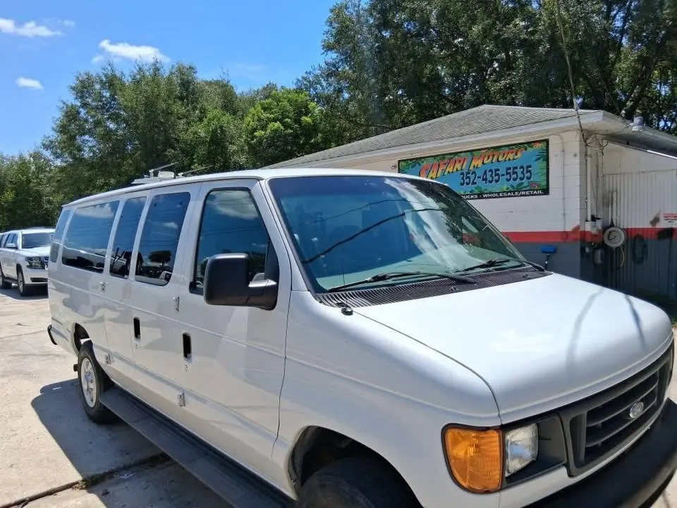 2007 Ford E-Series E-350 XLT Super Duty Extended photo 3