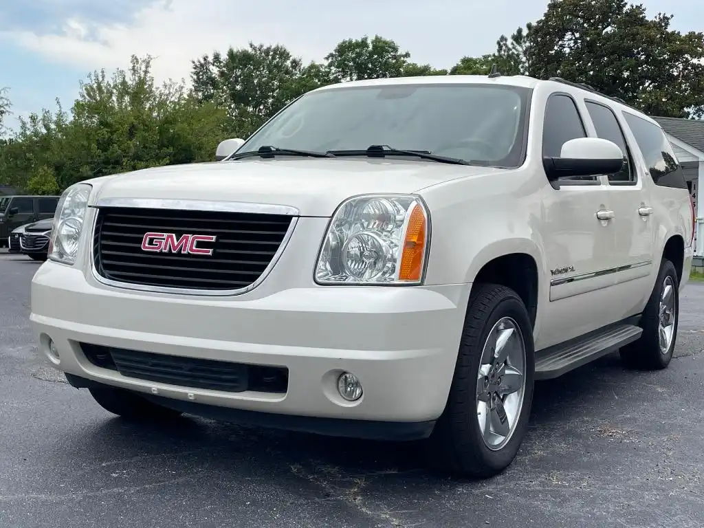 2013 GMC Yukon 2WD 1/2 Ton SLT (4SA)'s photo