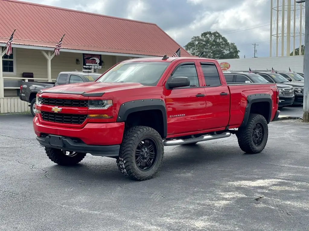 2017 Chevrolet Silverado 1500 Custom 4X4 Double Cab Std Box photo 4