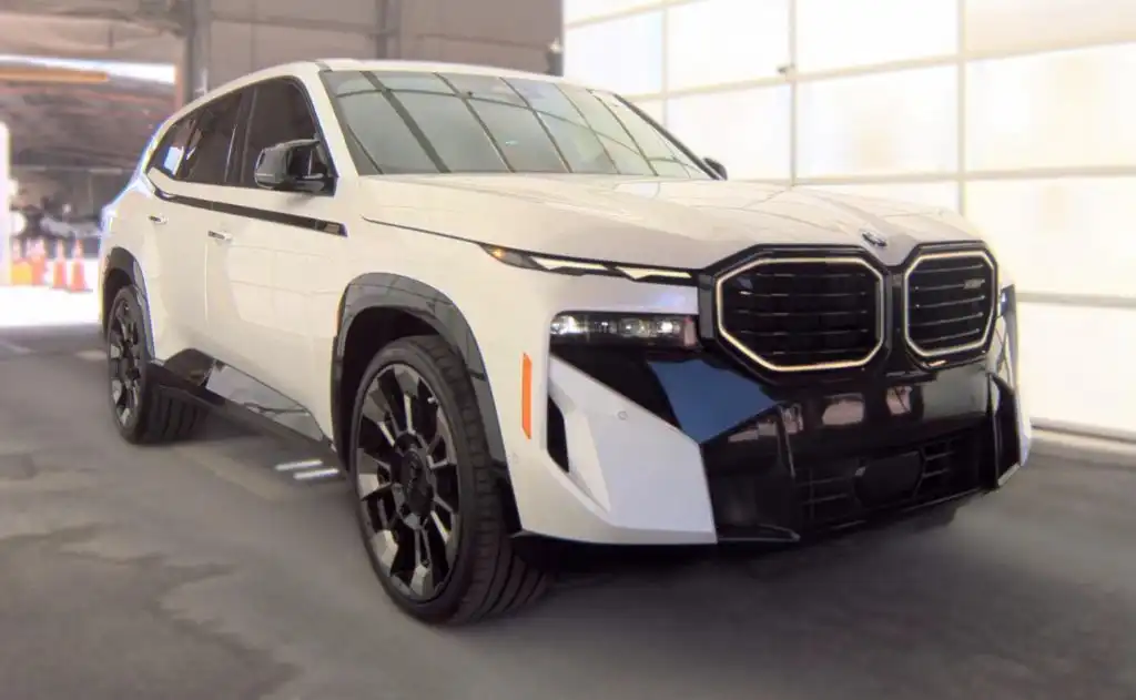 2023 BMW XM Base's photo